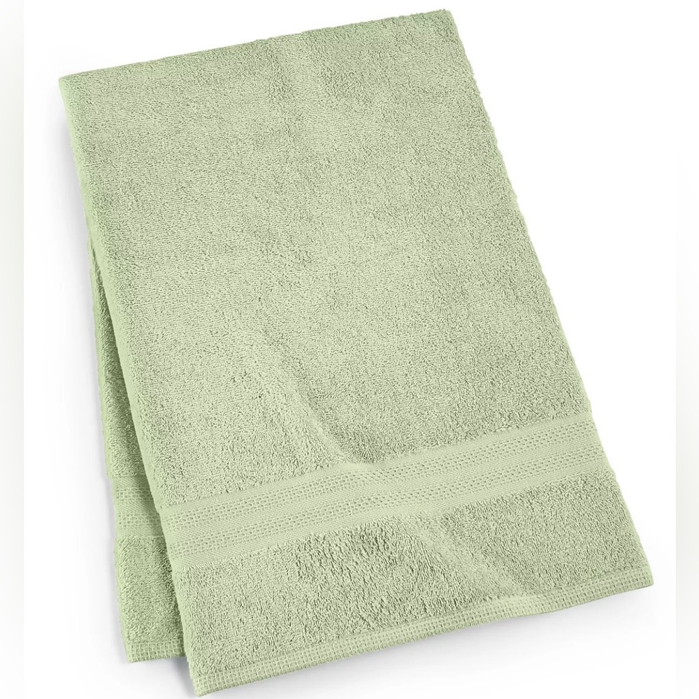 Light Green Soft Spun Cotton Solid Bath Towel, 27" x 52"